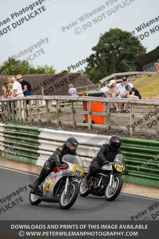 Vintage motorcycle club;eventdigitalimages;mallory park;mallory park trackday photographs;no limits trackdays;peter wileman photography;trackday digital images;trackday photos;vmcc festival 1000 bikes photographs